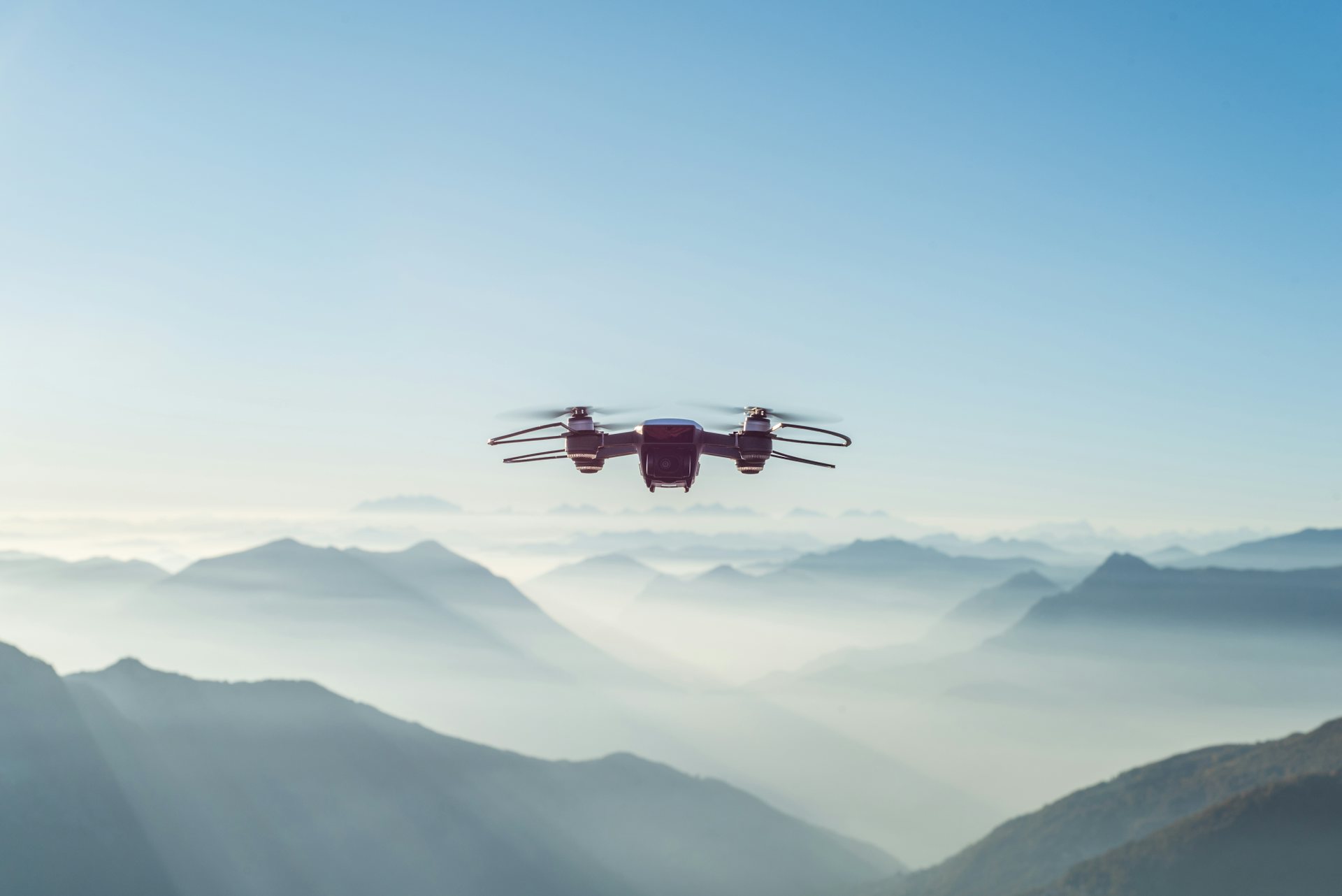 Drone sobre la cordillera